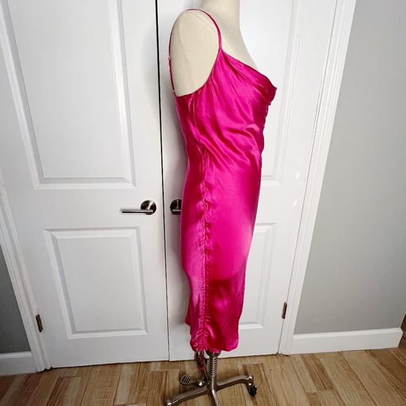 NEW Aritzia Wilfred Only Ruched Slip Dress Size S Electric Fuchsia satin NWT - Picture 4 of 14